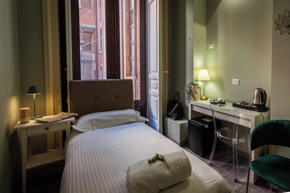 Economy Room, 2 Twin Beds, Courtyard View