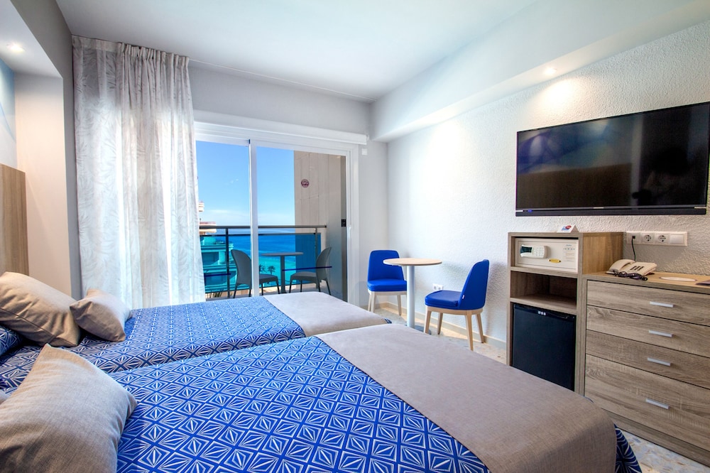 Standard Triple Room, Terrace, Sea View photo 2