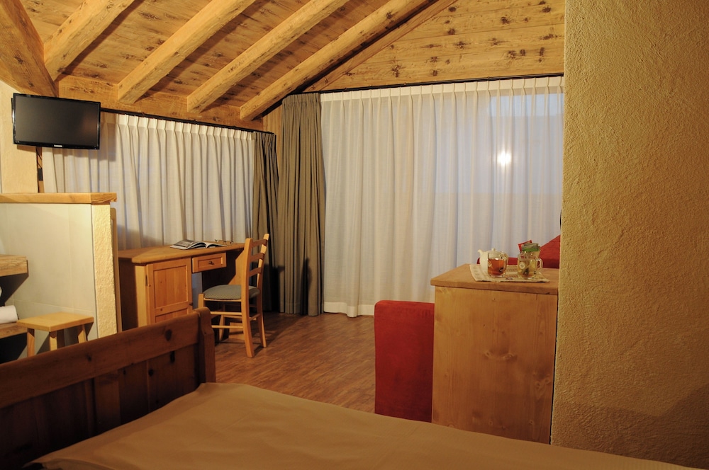Deluxe Double or Twin Room photo 3