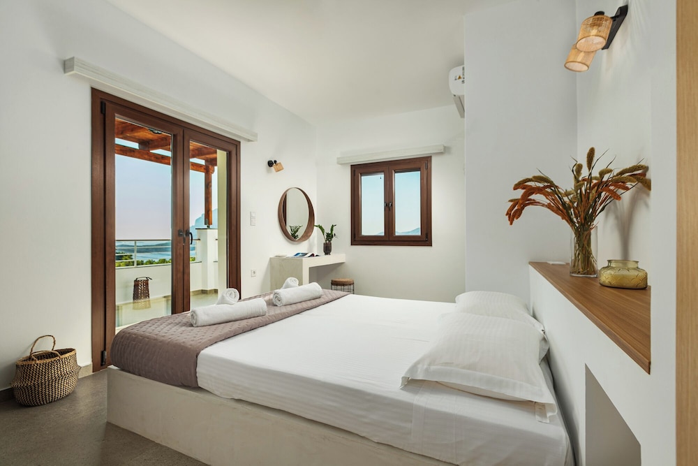 House, 3 Bedrooms, Sea View