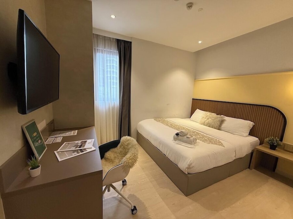 Superior Studio, 1 King Bed photo 3