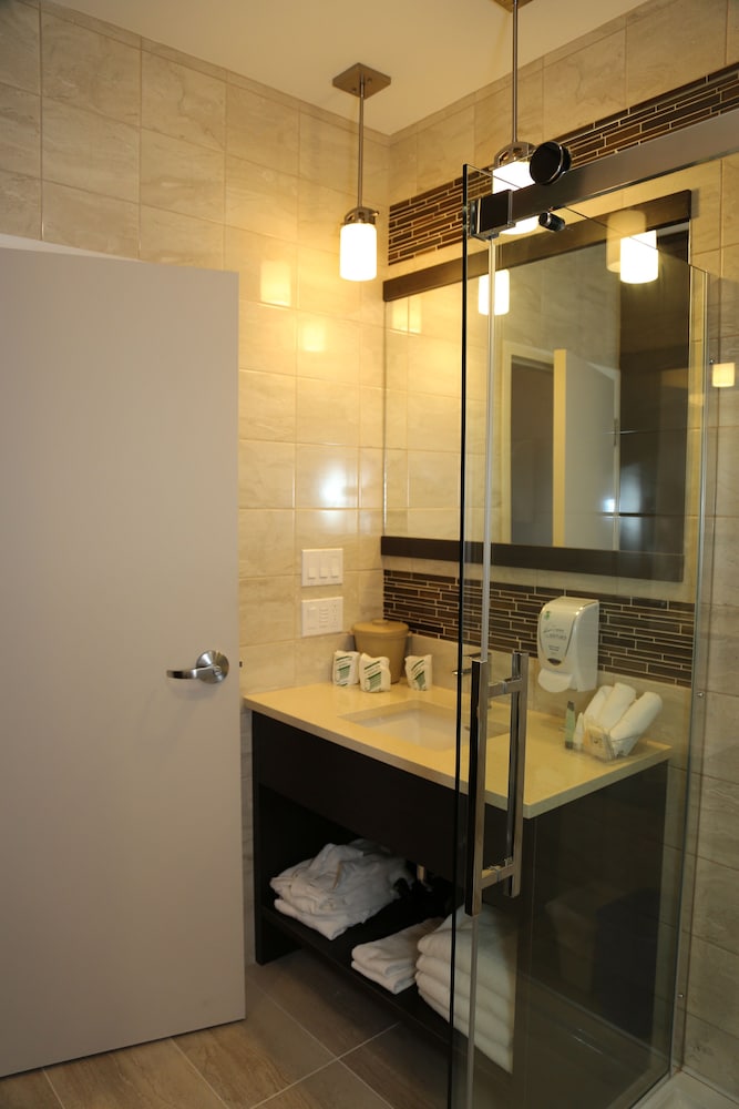 Classic Room, 2 Double Beds, Bay View photo 3