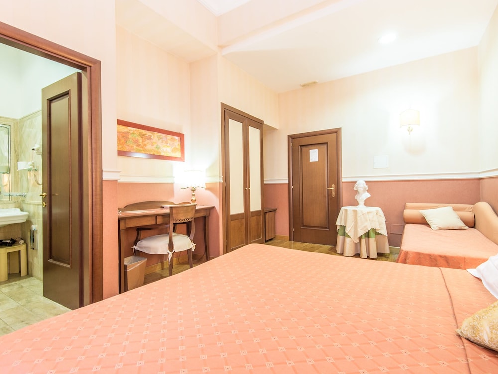 Triple Room photo 2