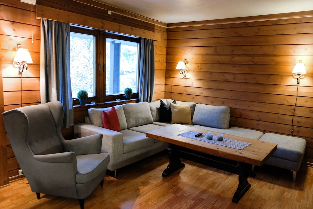Apartment 6 persons (excluding linen & towels)