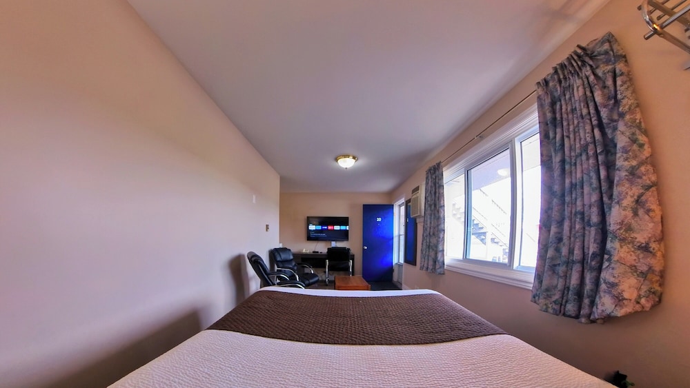 Deluxe Room, 2 Queen Beds photo 2
