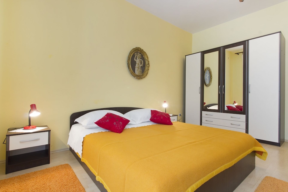 Apartment (Vince - free parking - A2 plavi(4+1))