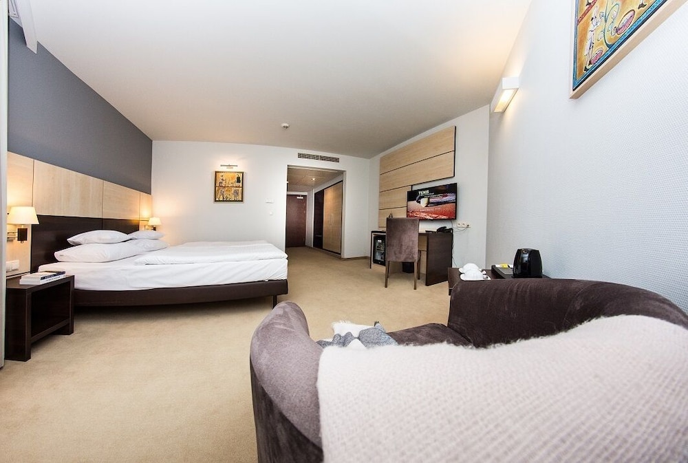 Standard Twin Room - Photo 10
