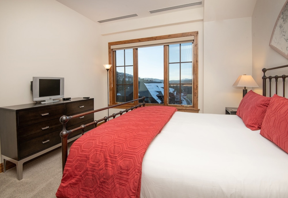 Condo, 3 Bedrooms