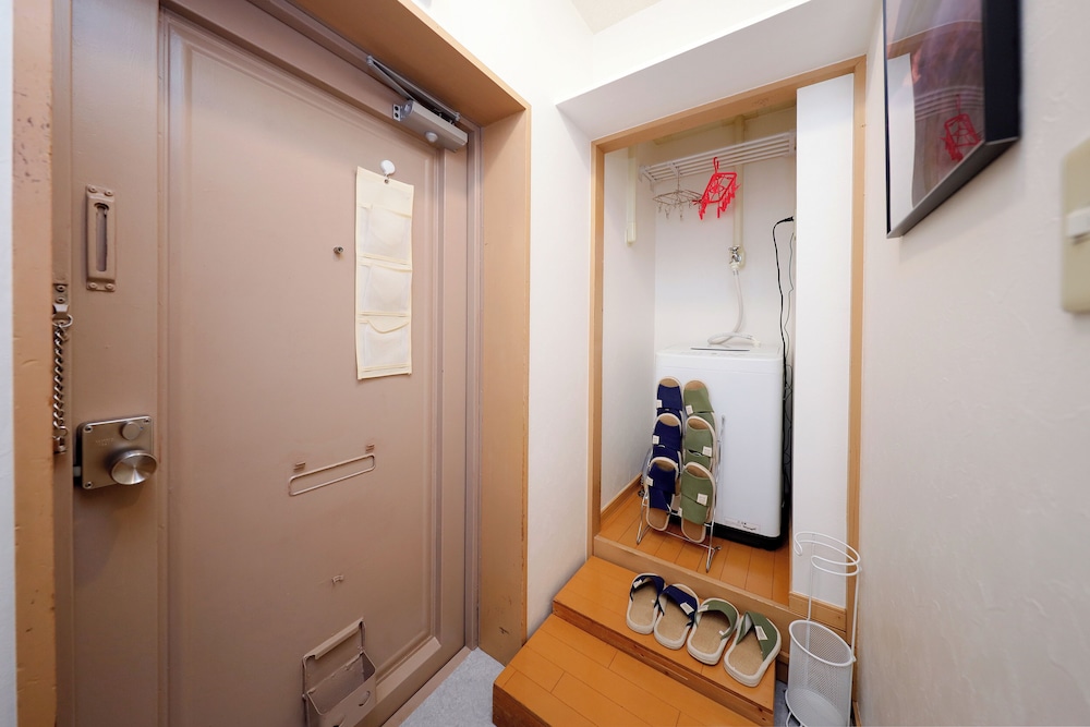 302 (8 people, non-smoking) photo 2