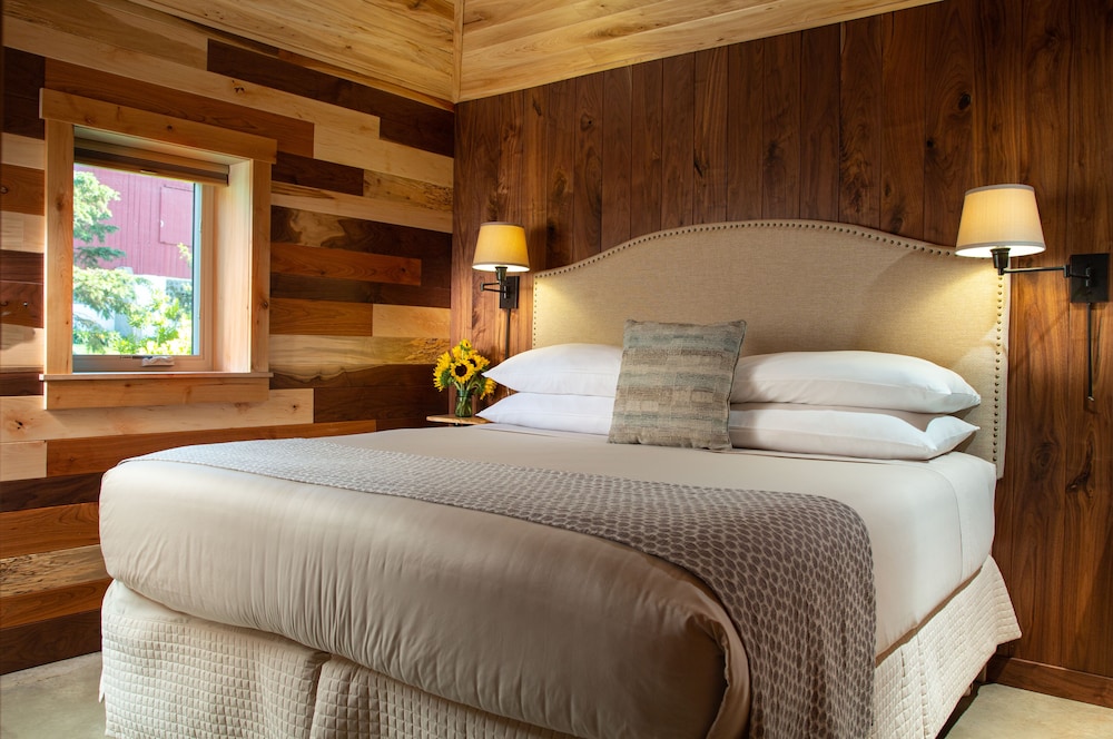 Deluxe Cabin photo 2