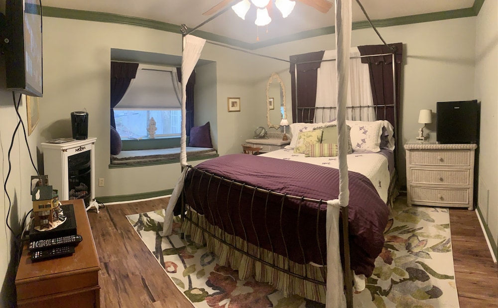 The Grapes Inn Room