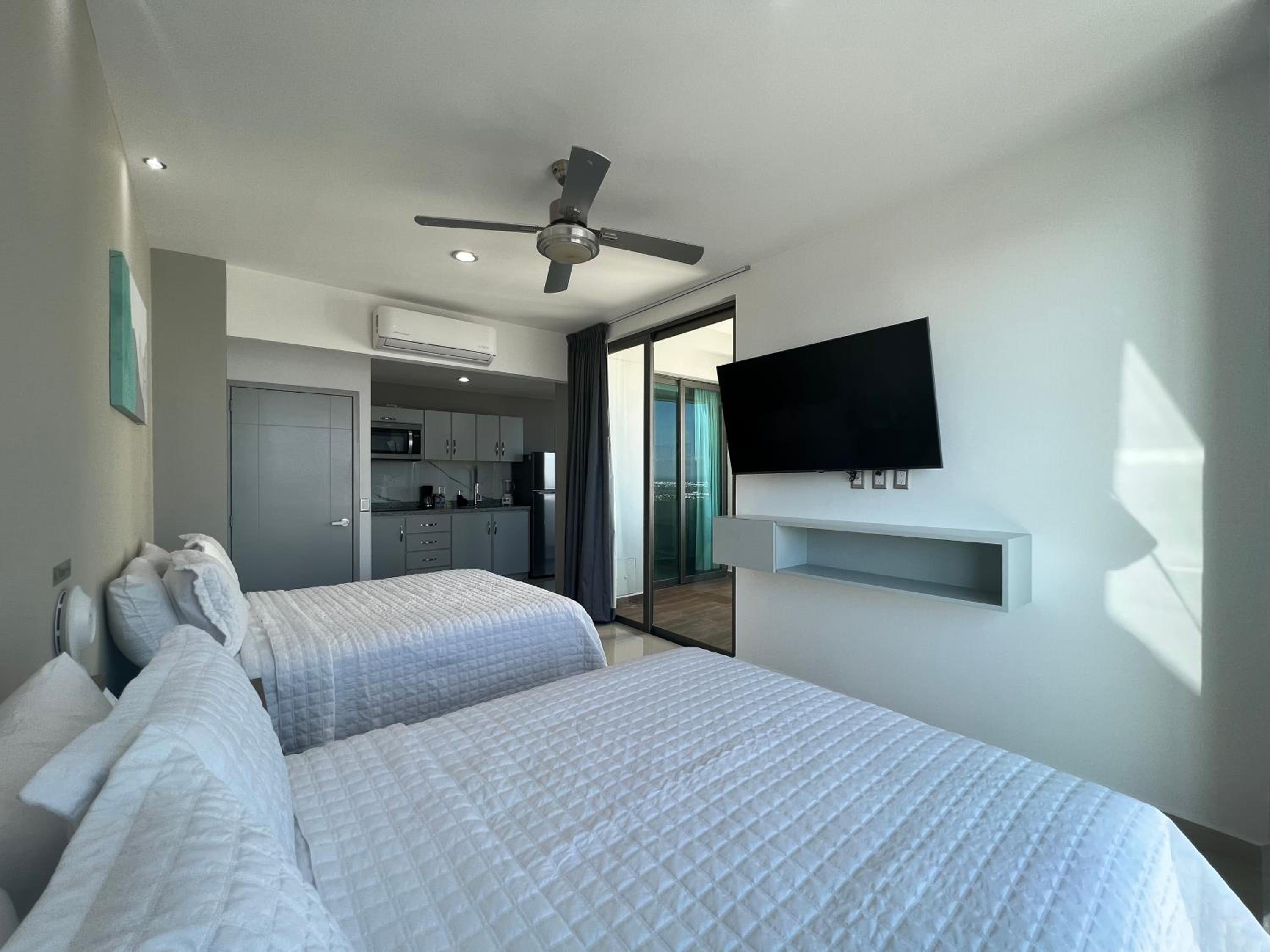 Suite with City View photo 3