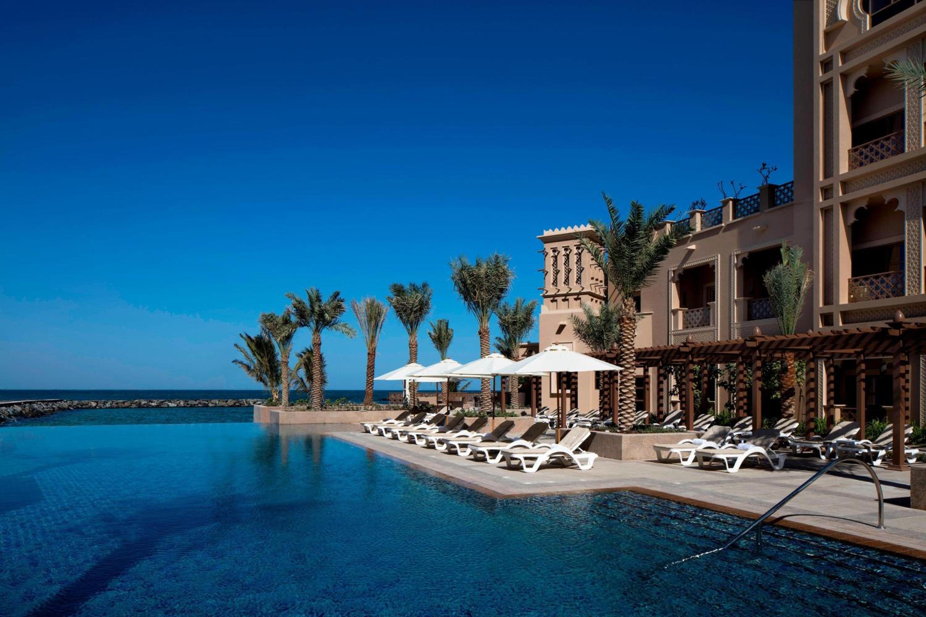 Sheraton Club King with Pool View and Lounge access