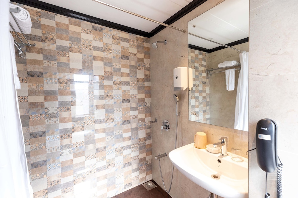 Deluxe Room - Photo 2