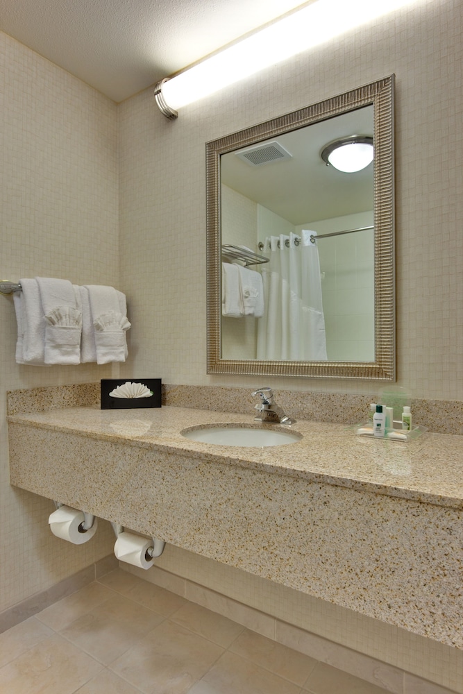 Suite, 2 Queen Beds, Accessible Bathtub (Communications) - Photo 4