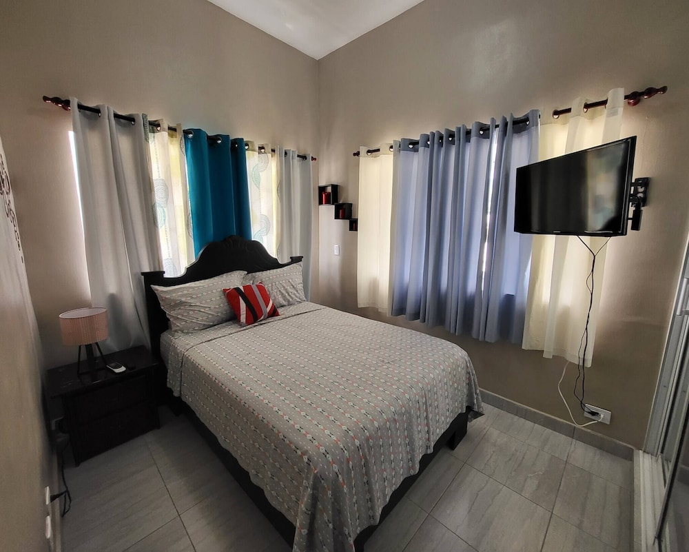 Apartment, 2 Bedrooms, Patio photo 1