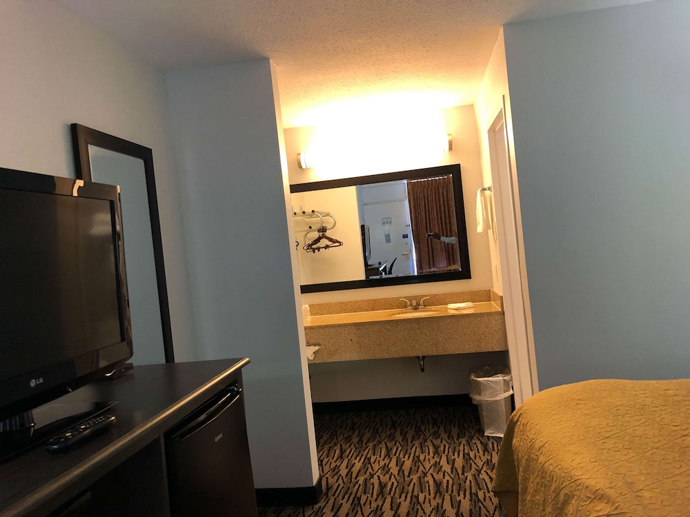 Deluxe Room, 2 Double Beds, Non Smoking, Refrigerator & Microwave photo 3