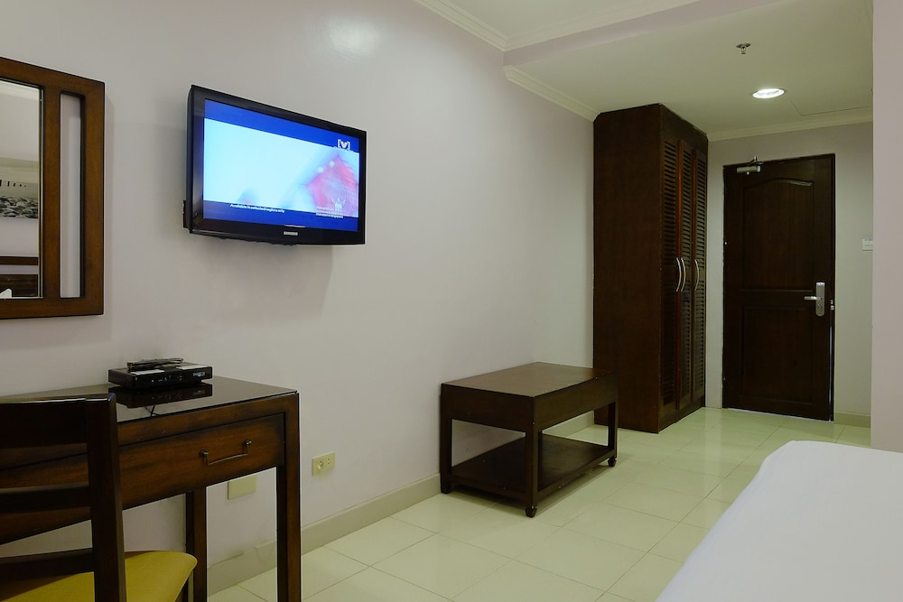 Deluxe Room, Multiple Beds photo 3