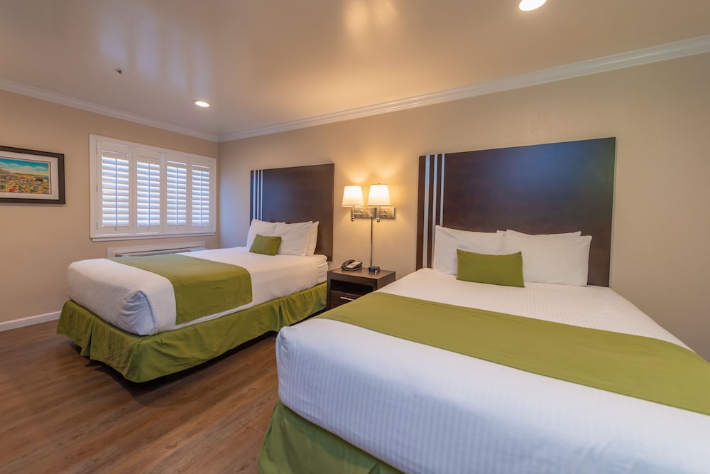 Standard Room, 2 Queen Beds, Accessible - Photo 2
