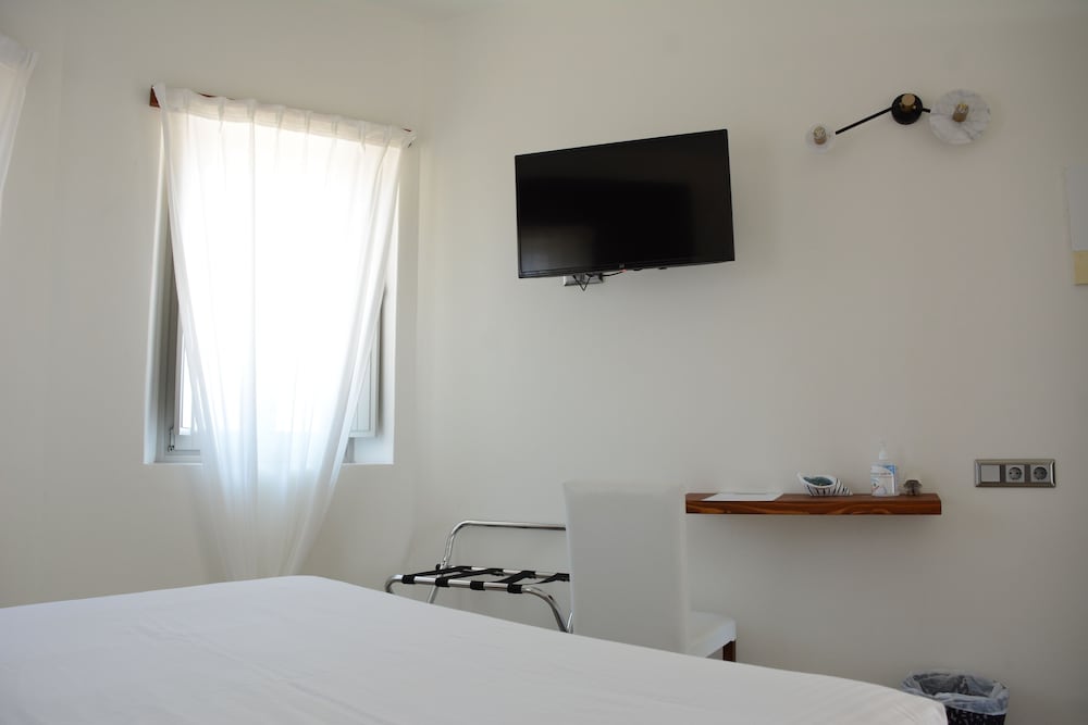 Comfort Room, Pool View - Photo 4