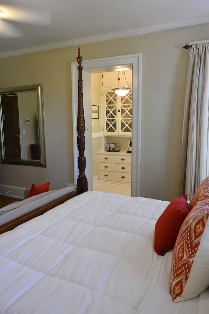 Room, Non Smoking, Jetted Tub (Hydrangea) photo 2