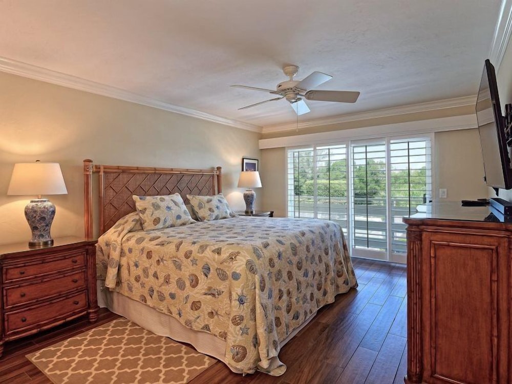 Condo (Surfside 12 C4)