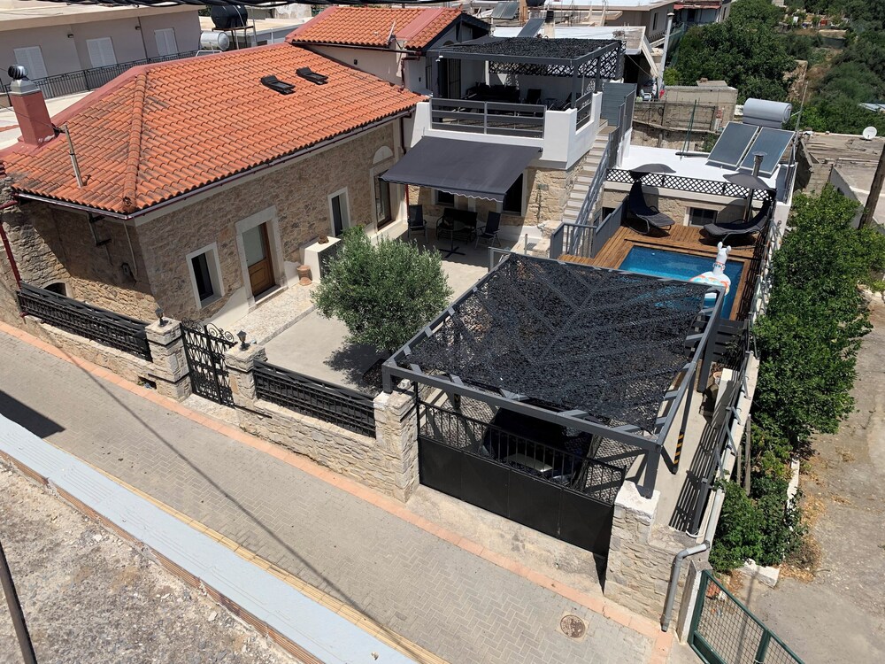 House, 4 Bedrooms, Accessible, Smoking photo 1
