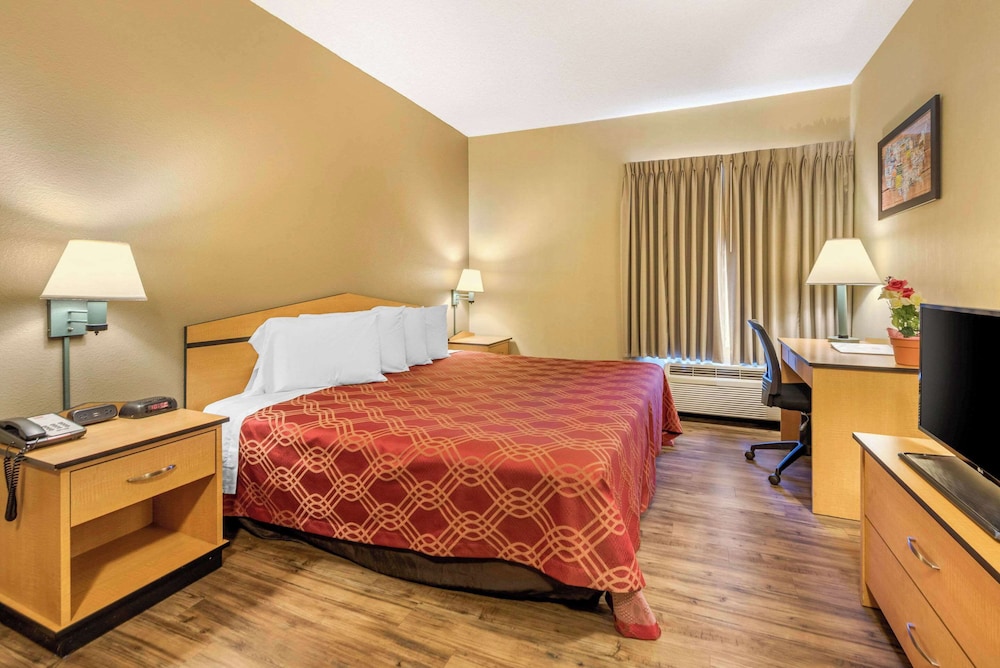 Room, 1 King Bed, Accessible, Non Smoking - Photo 1