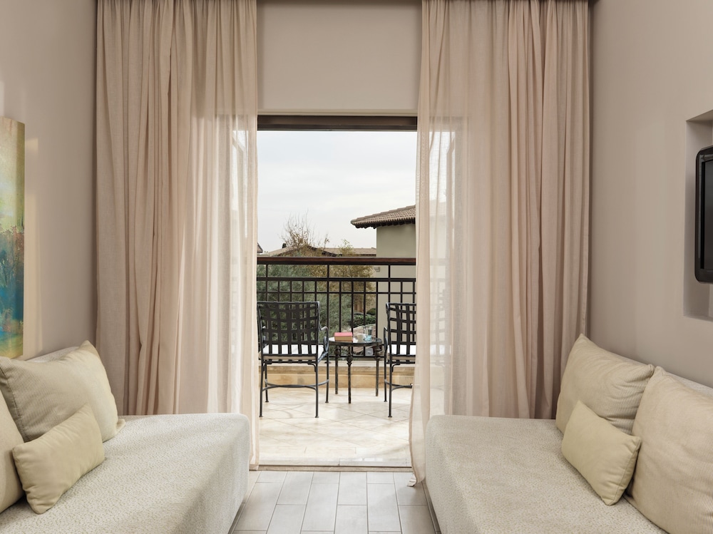 One Bedroom Suite Pool or Garden View - Photo 4