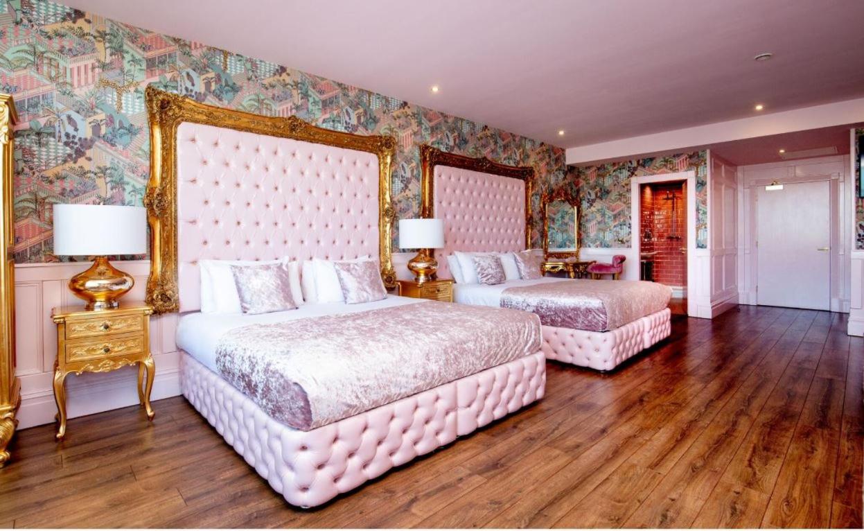 Themed Room (Sleeping 8) photo 1
