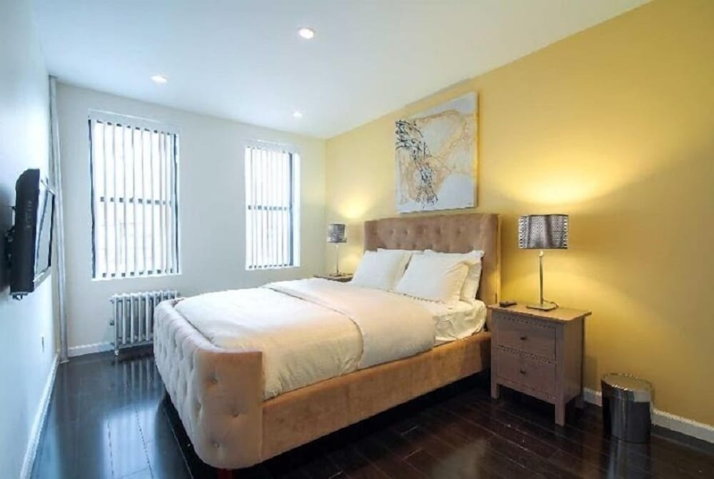 City Apartment, 3 Bedrooms photo 1