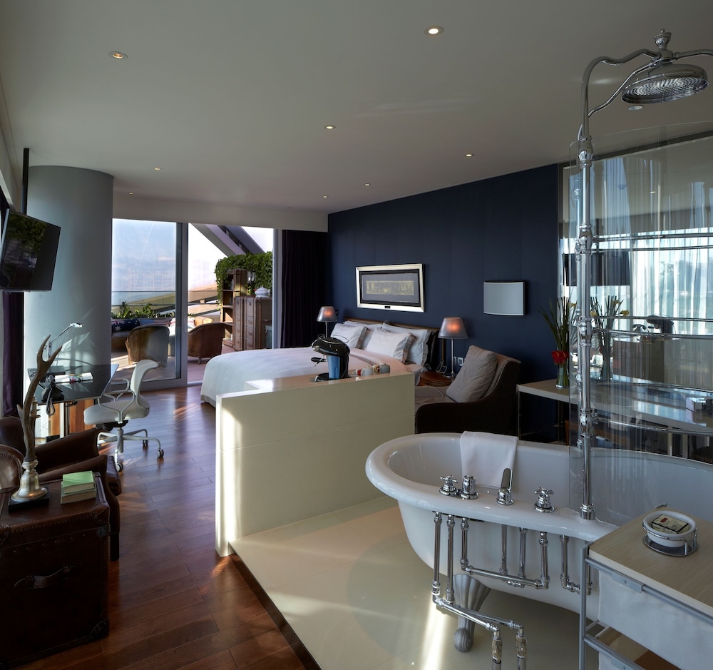 Grand Deluxe King with Terrace - Photo 3