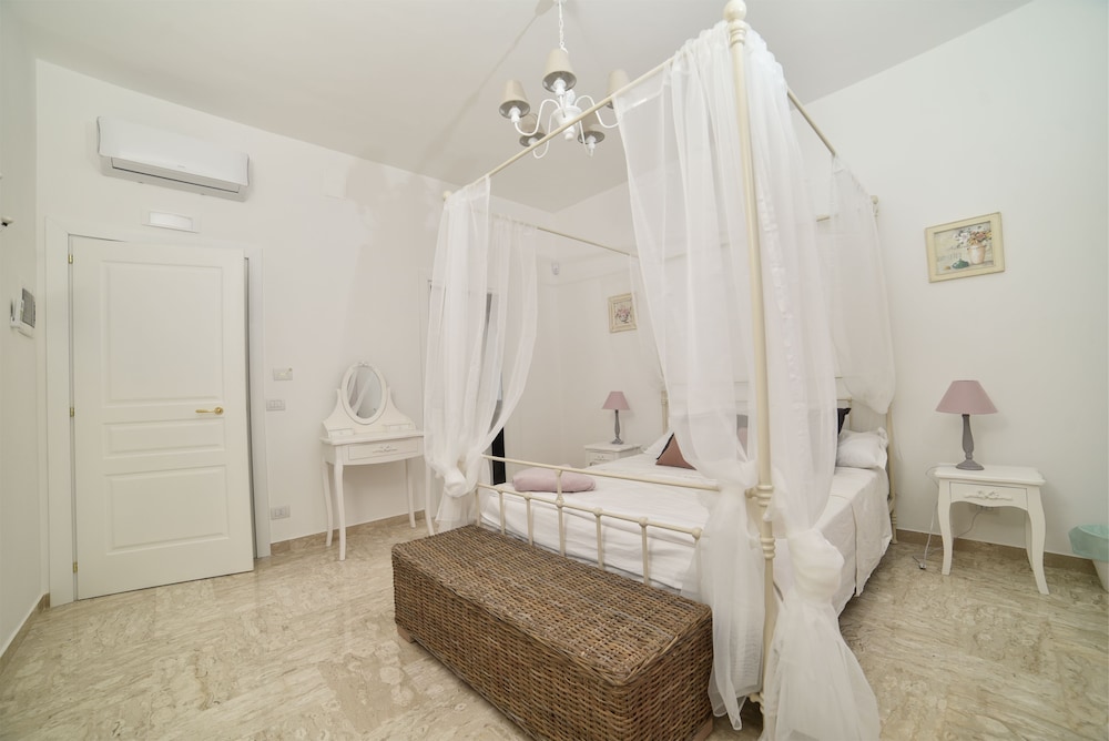 Romantic Triple Room, 1 Bedroom, Pool View photo 1