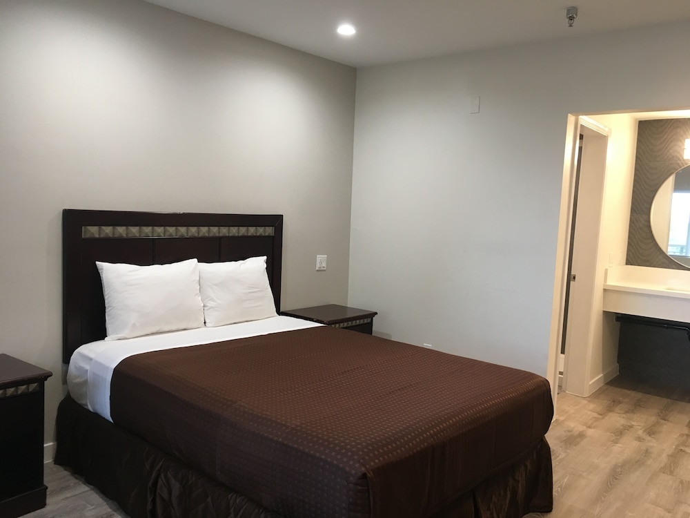 Room, 1 Queen Bed photo 1