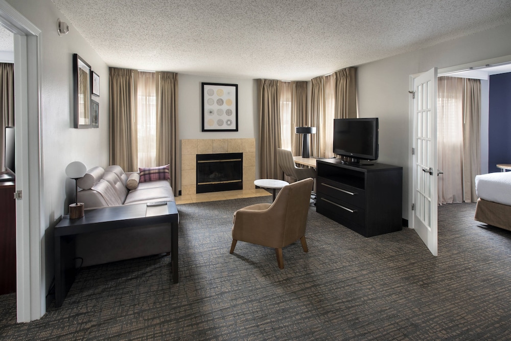 Studio, 1 Queen Bed with Sofa bed (Mobility/Hearing Accessible, Tub)