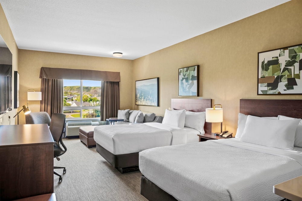 Room, Multiple Beds, Refrigerator & Microwave - Photo 1