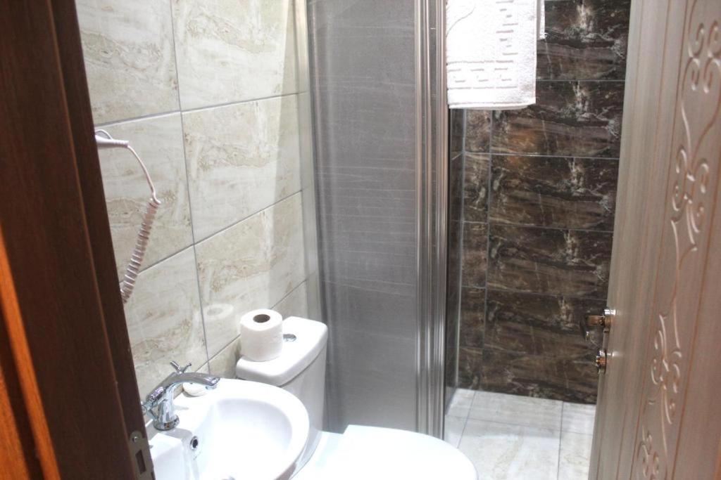 Budget Double Room photo 3