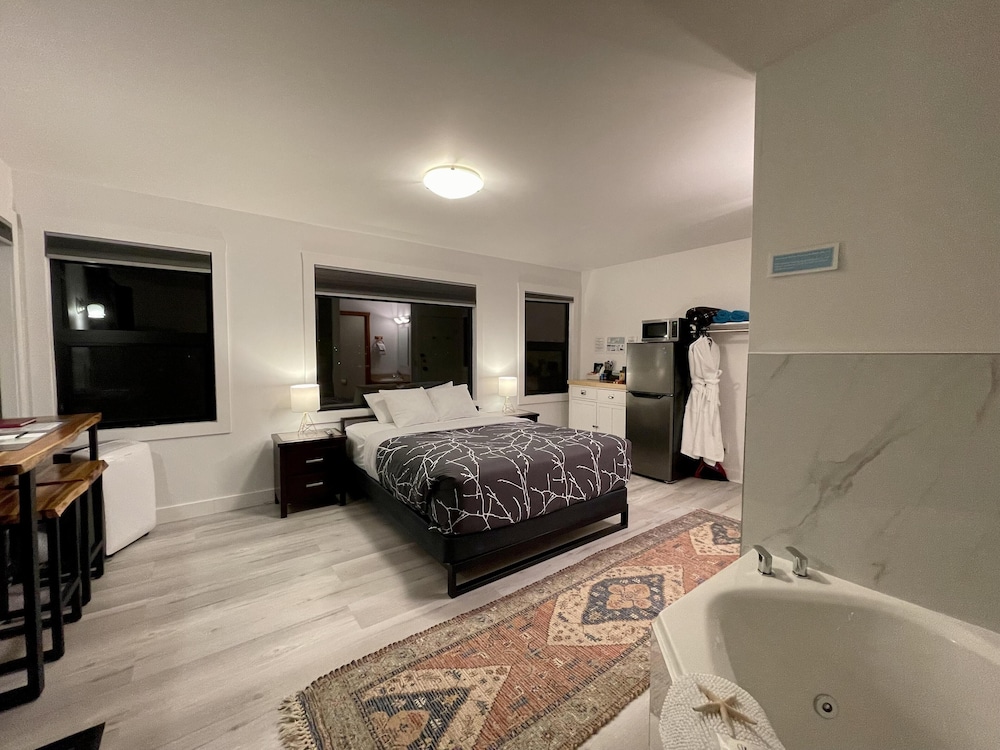 Room (Private Oceanfront Room with hot tub ) photo 1