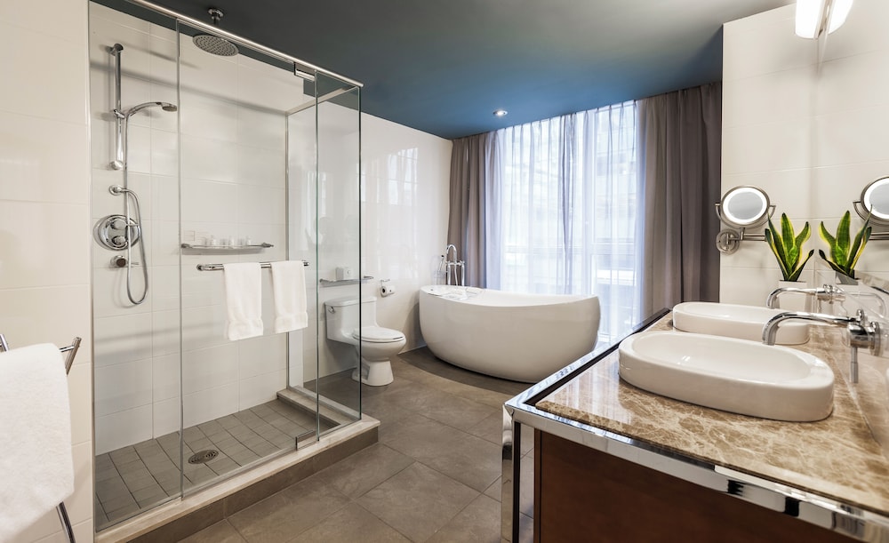 Warwick Premier Suite