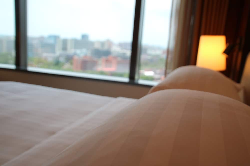 Summer Staycation- Deluxe King Room - Photo 2