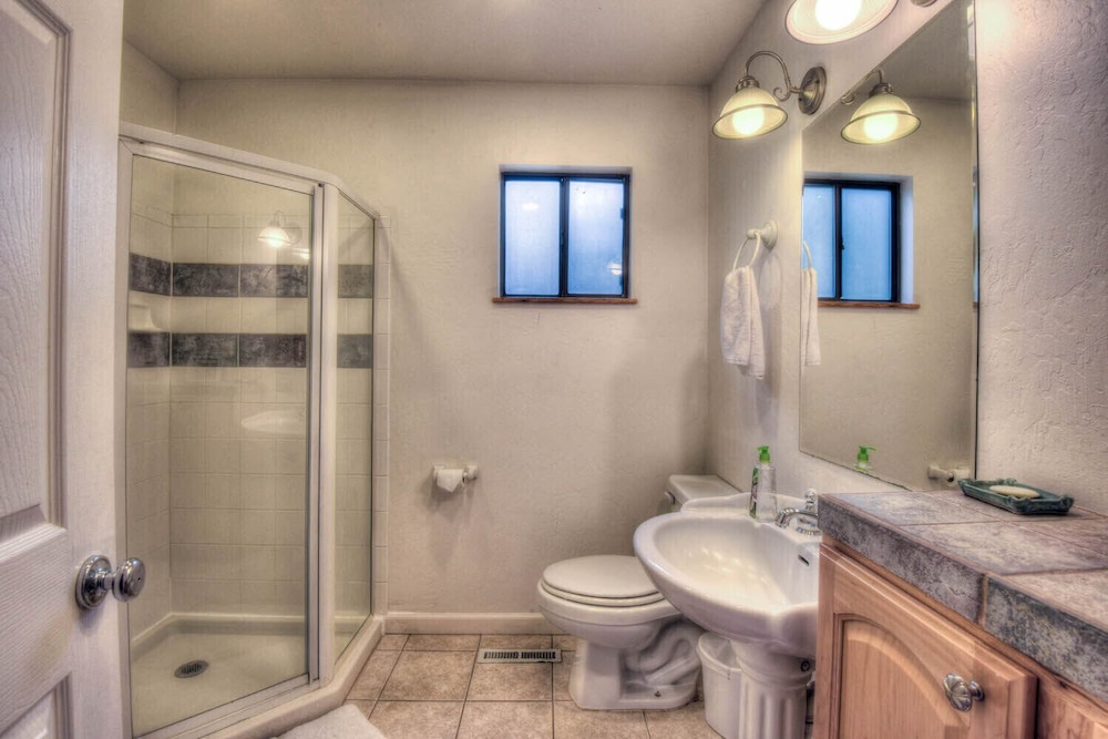 House, Multiple Beds, Patio, Mountain View (Glacier Forest Getaway) photo 2