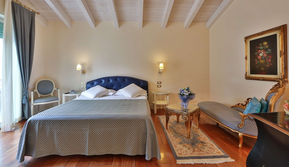 Junior Suite, Multiple Beds, Jetted Tub, Sea View photo 1