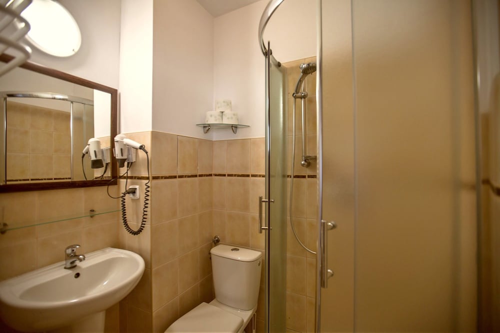 Single Room, Private Bathroom photo 3