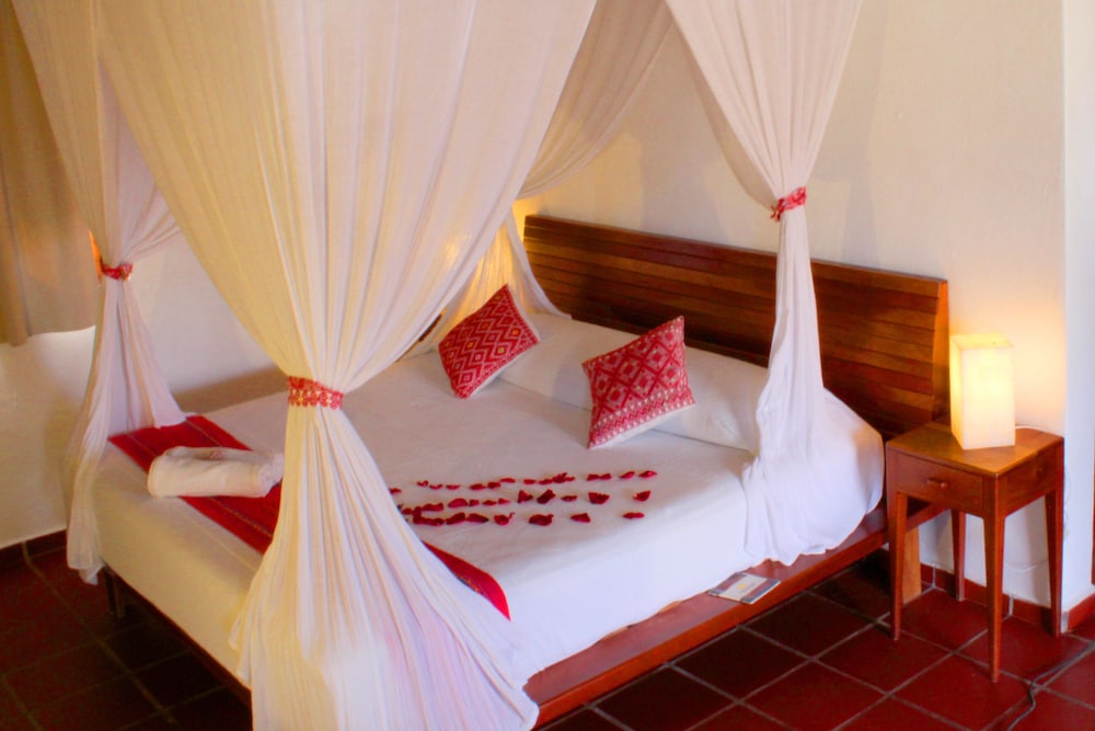 Room, 1 King Bed, Partial Sea View