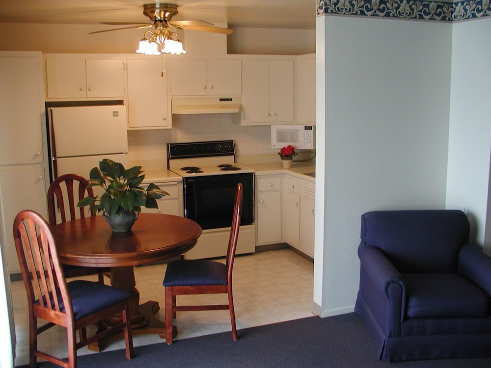 Suite, 1 King Bed with Sofa bed, Lagoon View - Photo 5