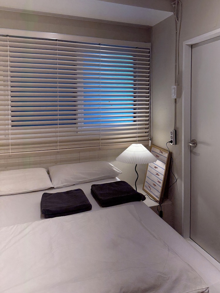 Basic Double Room (non-Korean nationals only)