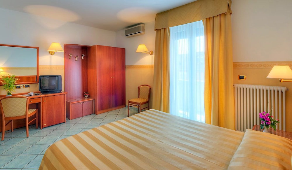 Double or Twin Room photo 2