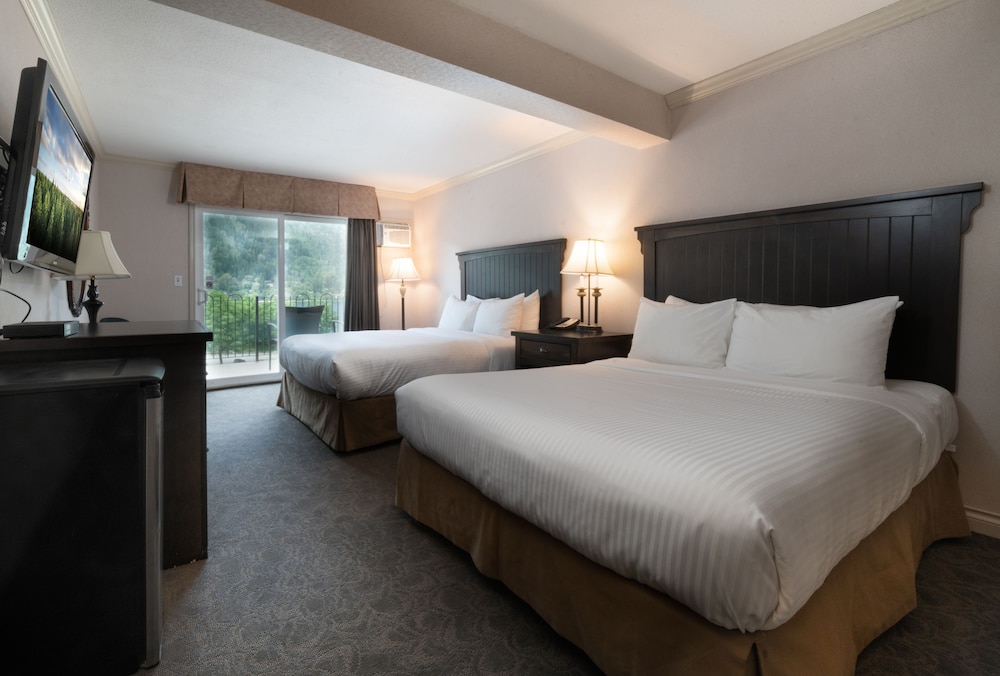 Room, 2 Queen Beds, Patio - Photo 1