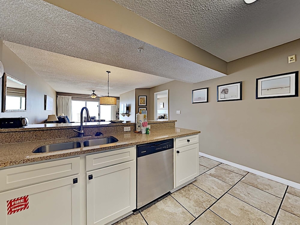 Condo, Multiple Beds, Balcony, Ocean View (#403 East - No Pets) photo 3