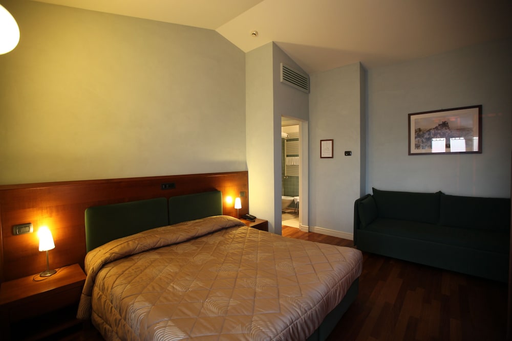Superior Triple Room photo 2